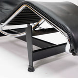 Original Cassina LC4 chaise longue cuir design classique chrome Bauhaus Le Corbusier top