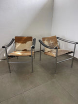 Paire de Cassina Cavallino en acier bruni signées LC1 Le Corbusier, milieu du XXe siècle