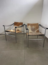 Paire de Cassina Cavallino en acier bruni signées LC1 Le Corbusier, milieu du XXe siècle